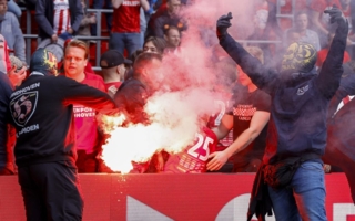 L’interdiction de se prévaloir de la qualité de supporters du PSV Eindhoven aux abords du Parc des Princes ne sera pas suspendue