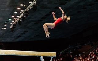 Relations intimes avec des gymnastes mineures : une interdiction définitive d’exercice finalement infligée à l’éducateur sportif