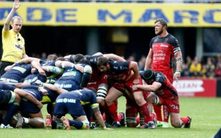 La clause de dédit stipulée dans la promesse d’embauche transmise au rugbyman présentait le caractère d’une clause pénale