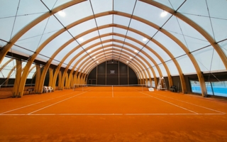 Exploitation économique d'un équipement sportif communal : l’autorisation accordée au club de tennis annulée pour défaut de mise en concurrence préalable, impartiale et transparente